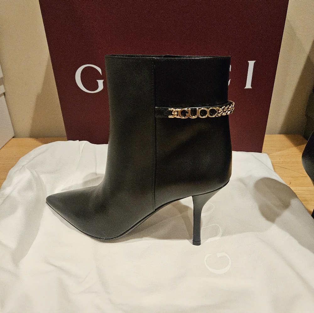 Gucci Women Black Leather Signoria Ankle Boots